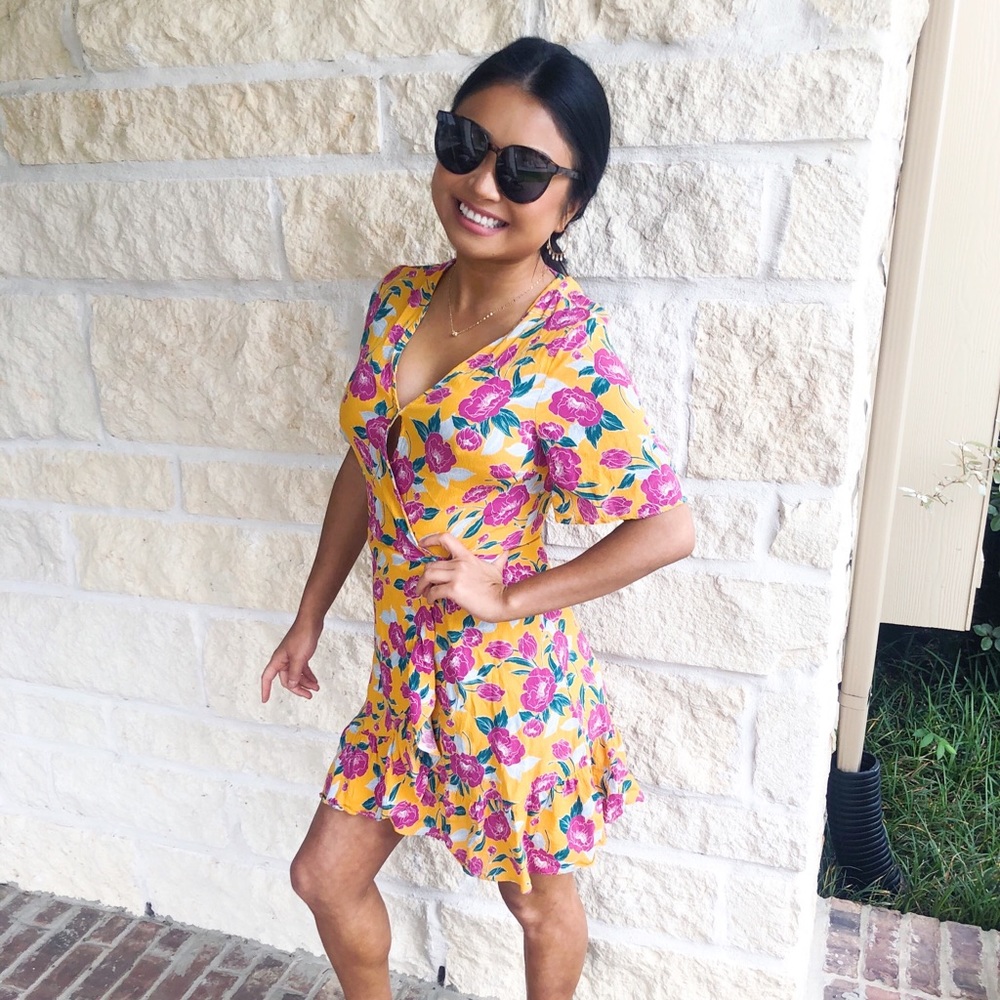 Vici dolls floral wrap dress in size small